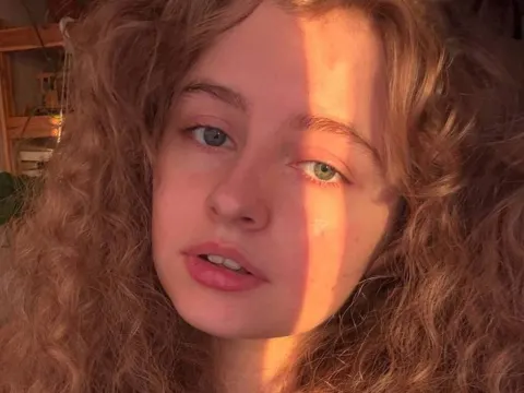 DanettaBlunsh cam model