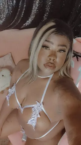 Heavenleighreign — Streamate Photos