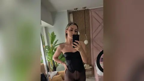 EmiraMiller — Selfies