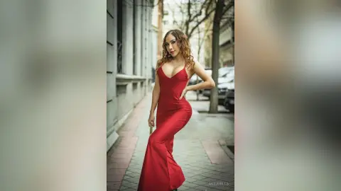 AnyaHills — A Lady in Red ❤️🌹💋
