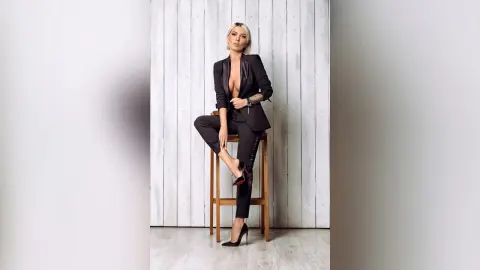 Lexi — black is the new black