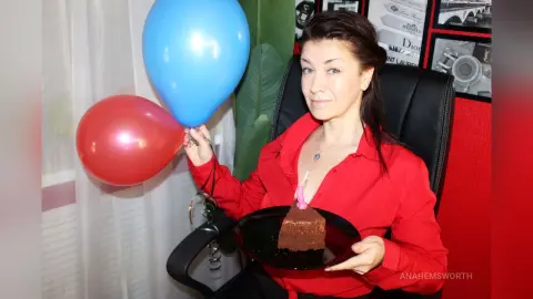 AnaHemsworth — It was my birthday stream🎁🎈