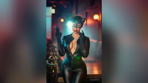 ChloeNova — CatWoman😼🎃💀