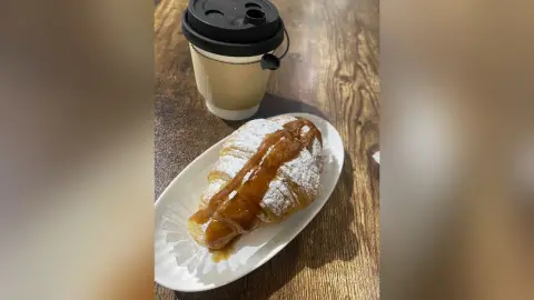 SammyRouz — In coffee shop☕️🥐