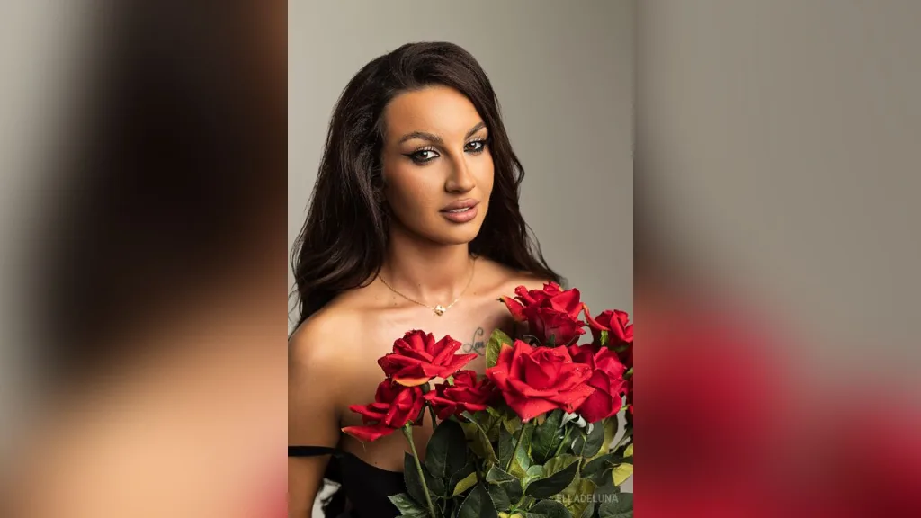 EllaDeLuna — 🌹❤️Love me