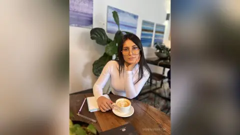 VanesaMartini — Time for a meeting! ☕