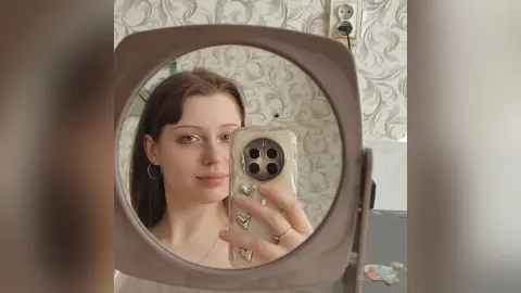 JuliaMoreau — Cute face)