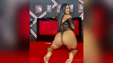 SophiaHupson — submissive girl