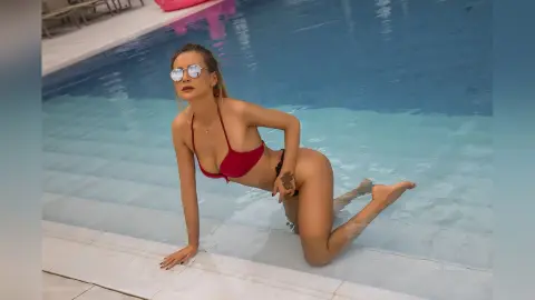ChristineDavis — Life is better in a bikini !!
