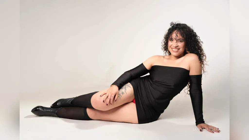 lorenavelez β A hot Colombian Latina π₯