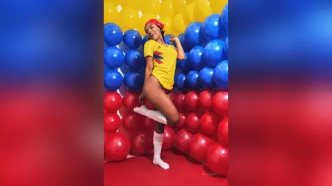 MilyThomas — 🟡🔵🔴