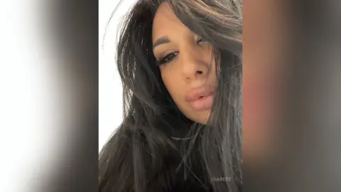 IsaBebe — Come closer