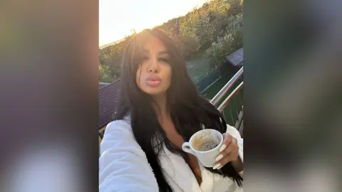 IsaBebe — Do you want a Coffee ☕️?!