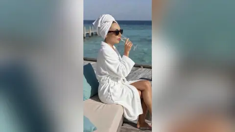 Meghan — Time off! Join me🥰