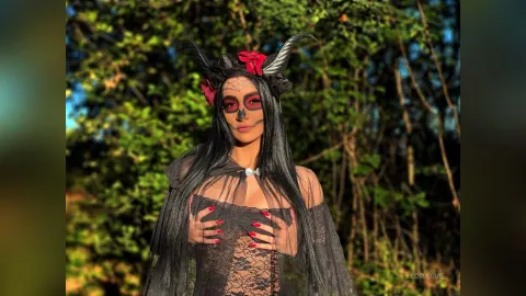 LoraEve — Halloween.