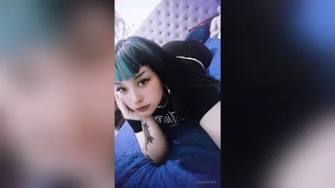 LolaGraves — Me!