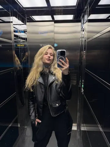 HotBlondy00 — Streamate Photos