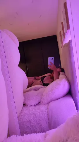 Kylie_Gb — Streamate Photos