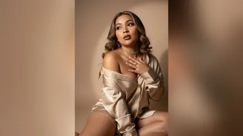 CattleyaBron — Passionate girl