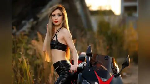 Evelyn — motorbike