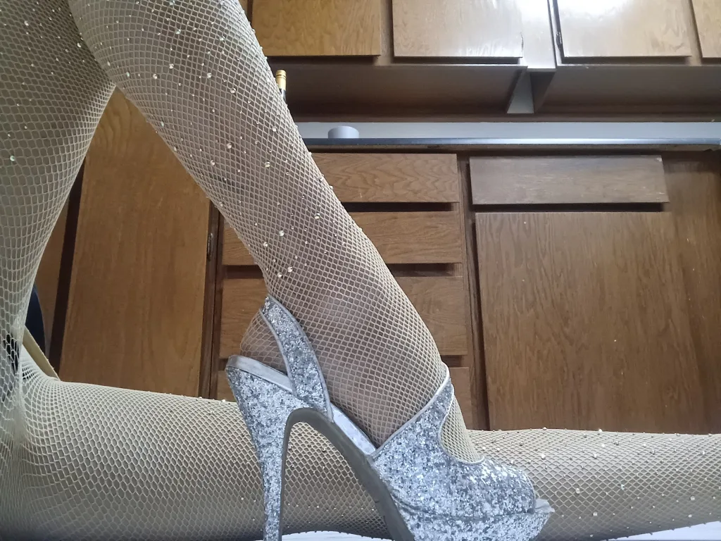 FoxxxyFeet69 — Streamate Photos