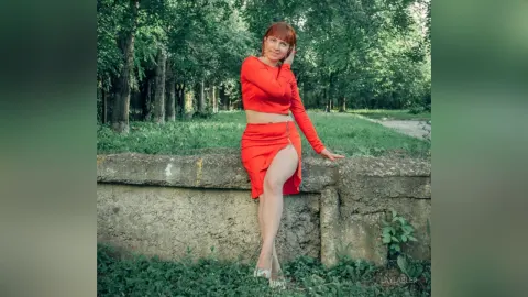 LaylaBler — Walk in forest
