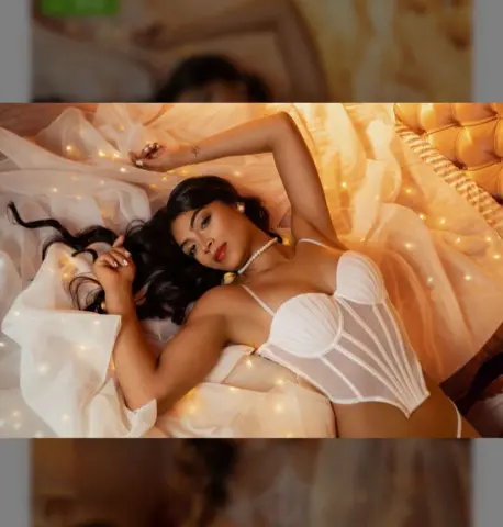 Caroline_Santos — Streamate Photos