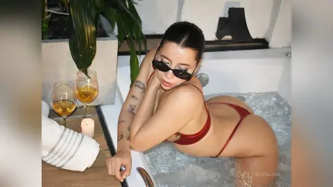 ElizaLuxe — Wet body💦😈