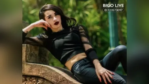 MiaGoslin — Model