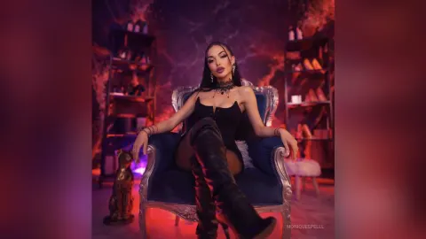 MoniqueSpelll — Sit down. Watch.