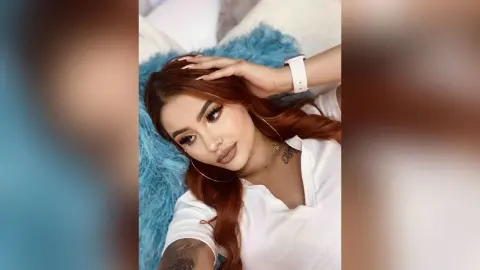 SaraHanks — casual selfies😋