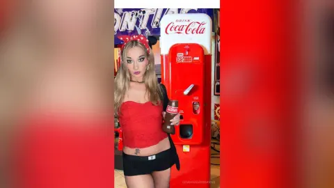 GemmaMarieDavisX — 60's Pin Up Girl Theme