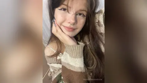 KarolynBerendzen — Play with me 💖