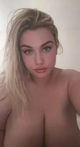 MelodyxxUK — Streamate Photos