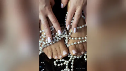 AgleaSwan — Nylon feet & pearls