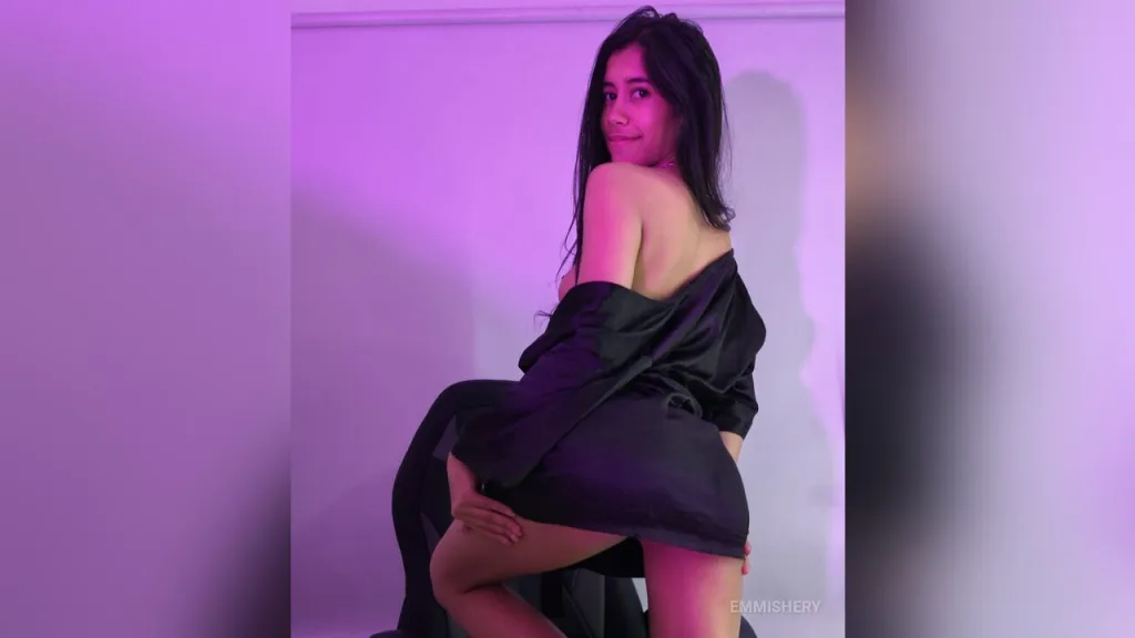 EmmiShery — Red Hot Nights