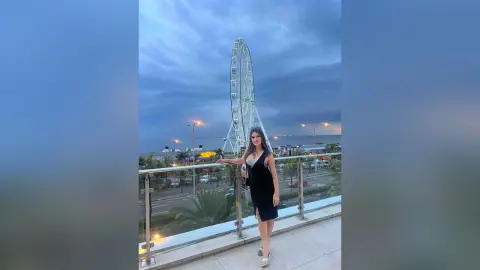 MariaHillary — Lady in Red