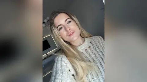 Kendall — Selfies