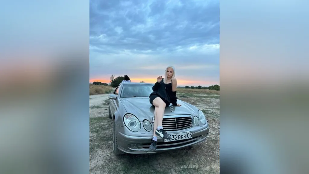 AngeliqueScala — Sunny Selfies