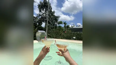 MarianaMelo — tropical beauty