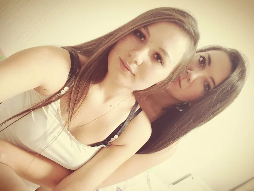 AnyAndAmy — live cam