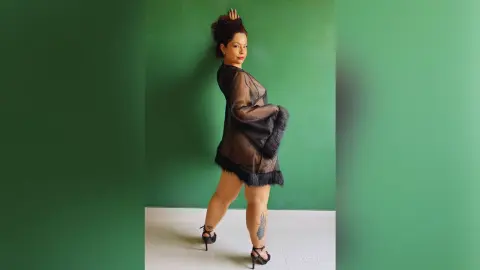 KasiaHill — Your wife enjoying herself at home