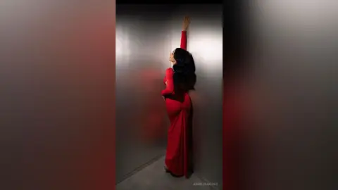 AngelinaKunis — Red 🌹