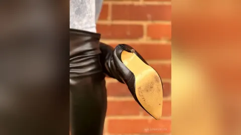 ArleenHunter — those boots are made for walkin'