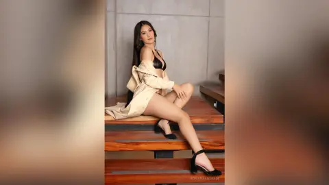 AdrianaAndrade — long leg beauty