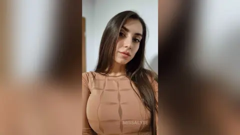 MissAlyse — Selfies