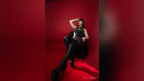 NicolleBennett — 𝓢𝓱𝓲𝓷𝔂 𝓢𝓮𝓬𝓻𝓮𝓽𝓼
