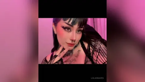 LolaGraves — Me!