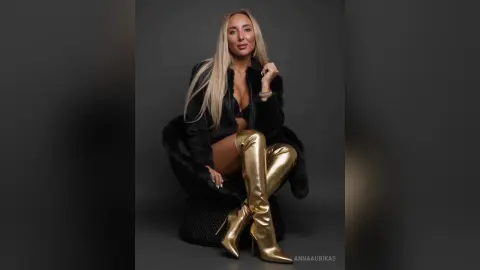 AnnaAurikas — Golden lady