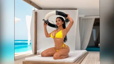 GenesisGarcia — I want to be your favorite beach ...
